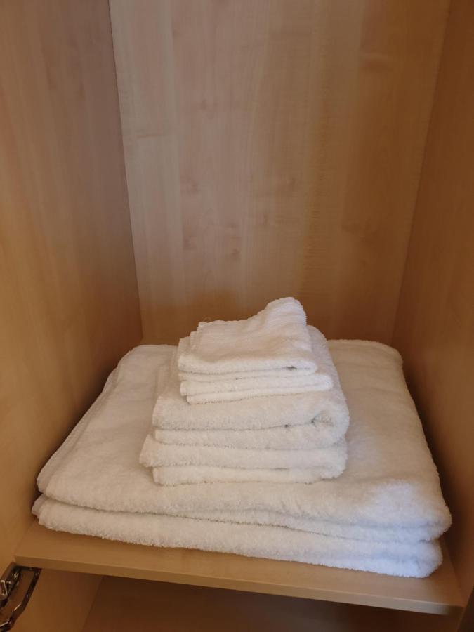 London Luxury Apartments 3 Bedroom Sleeps 8 With 3 Bathrooms 5 Mins Walk To Tube Station Free Parking Илфорд Екстериор снимка