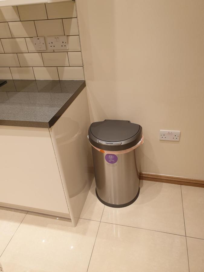 London Luxury Apartments 3 Bedroom Sleeps 8 With 3 Bathrooms 5 Mins Walk To Tube Station Free Parking Илфорд Екстериор снимка
