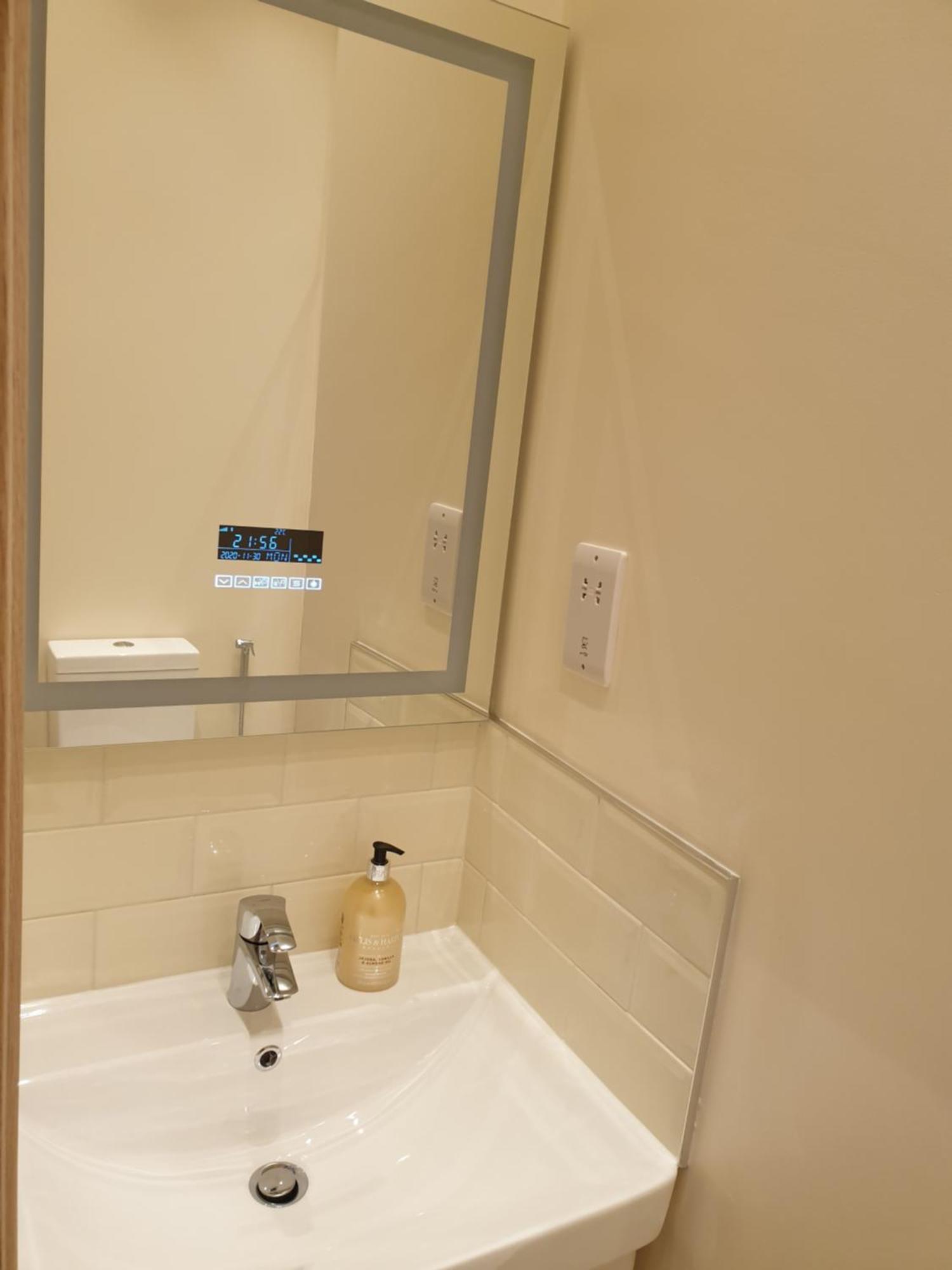 London Luxury Apartments 3 Bedroom Sleeps 8 With 3 Bathrooms 5 Mins Walk To Tube Station Free Parking Илфорд Екстериор снимка