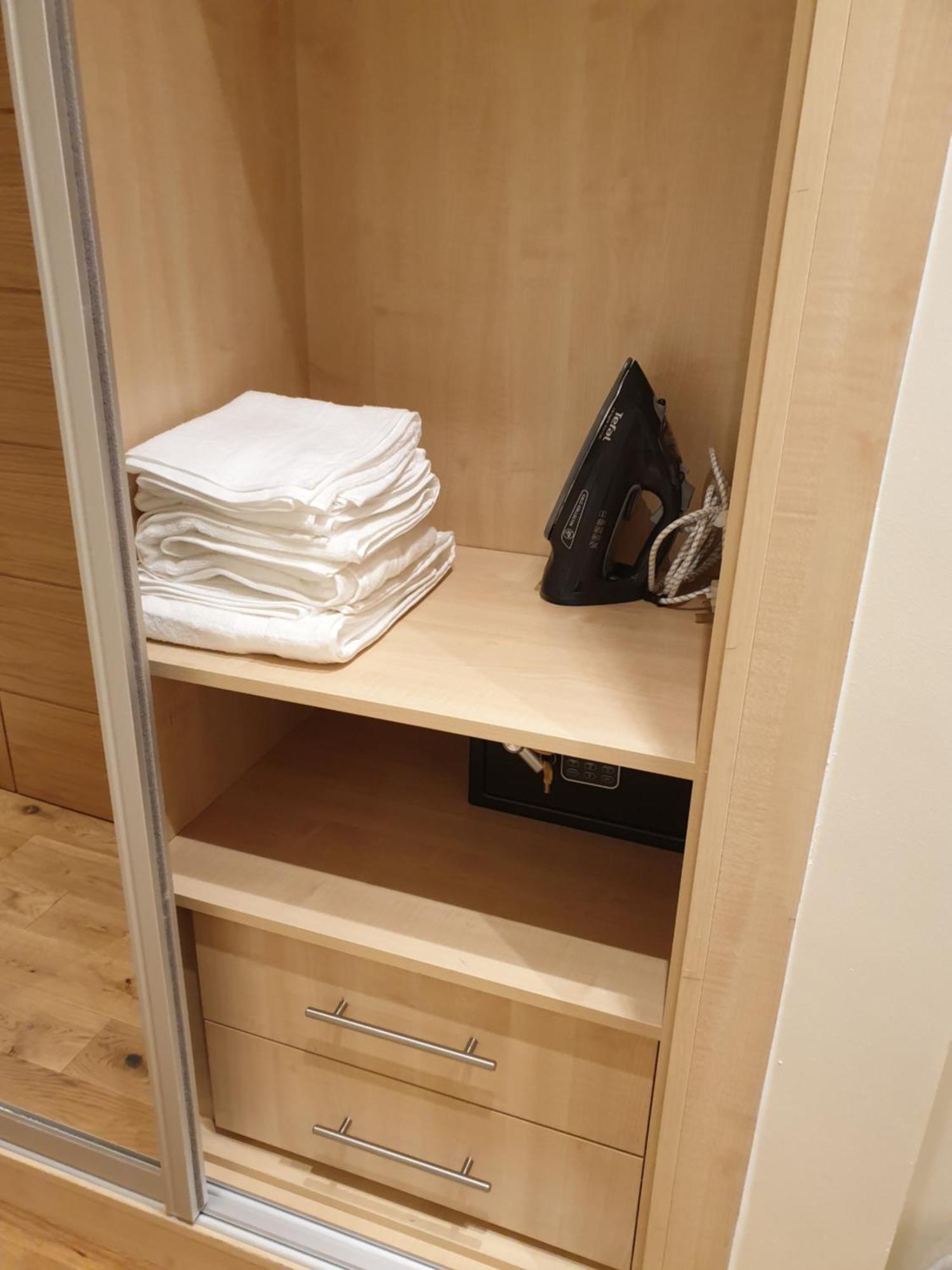London Luxury Apartments 3 Bedroom Sleeps 8 With 3 Bathrooms 5 Mins Walk To Tube Station Free Parking Илфорд Екстериор снимка