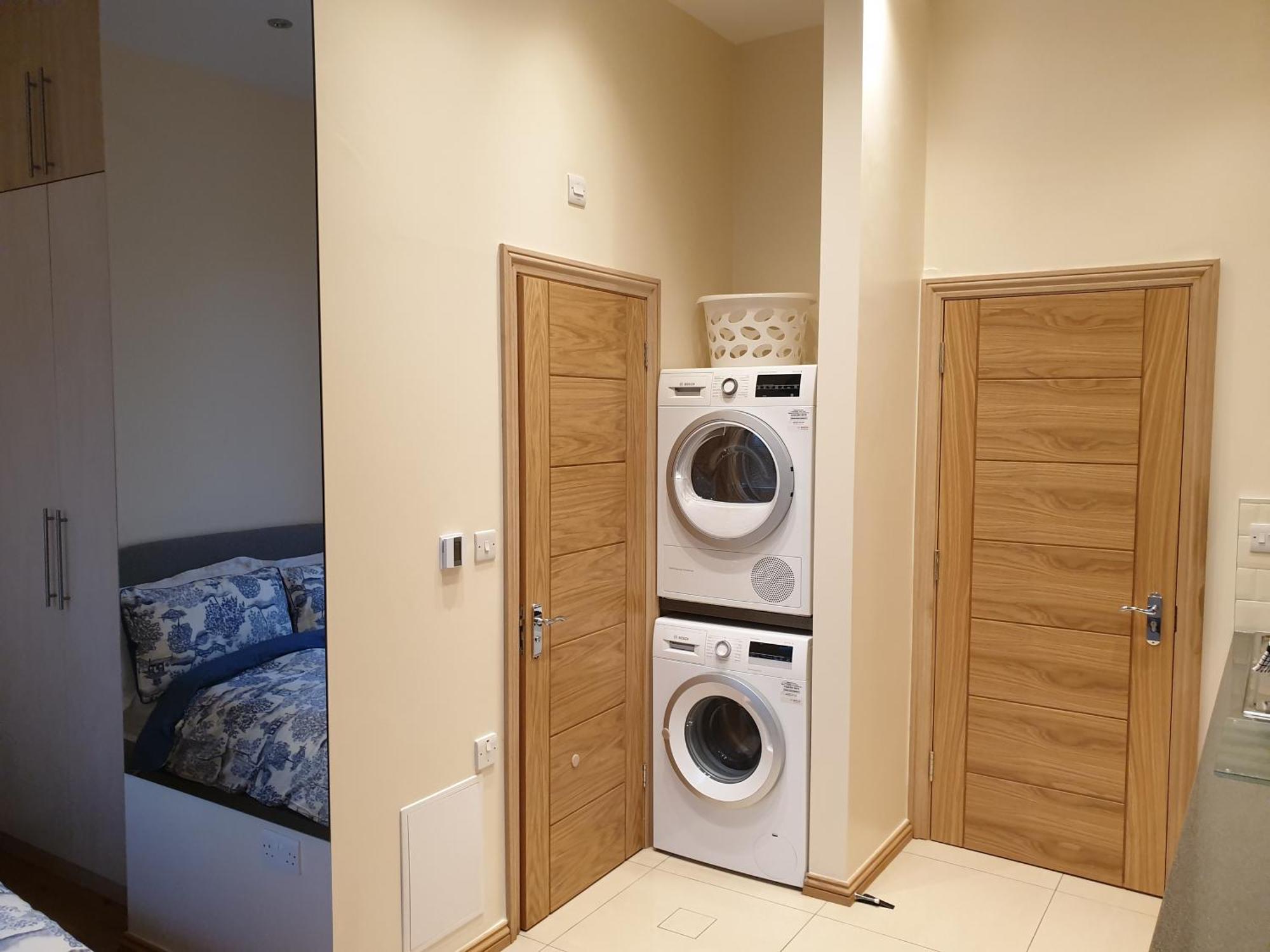London Luxury Apartments 3 Bedroom Sleeps 8 With 3 Bathrooms 5 Mins Walk To Tube Station Free Parking Илфорд Екстериор снимка
