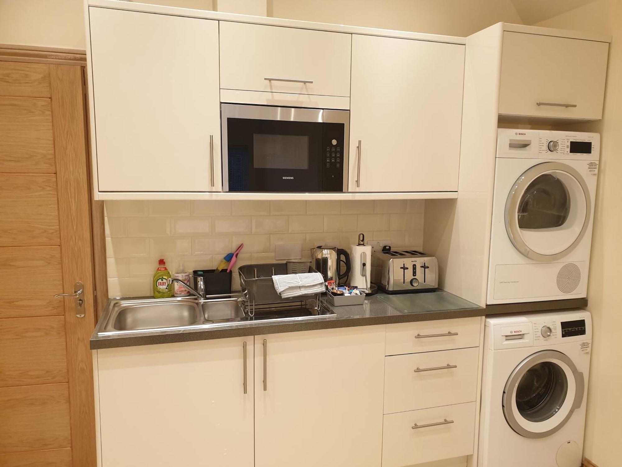 London Luxury Apartments 3 Bedroom Sleeps 8 With 3 Bathrooms 5 Mins Walk To Tube Station Free Parking Илфорд Екстериор снимка