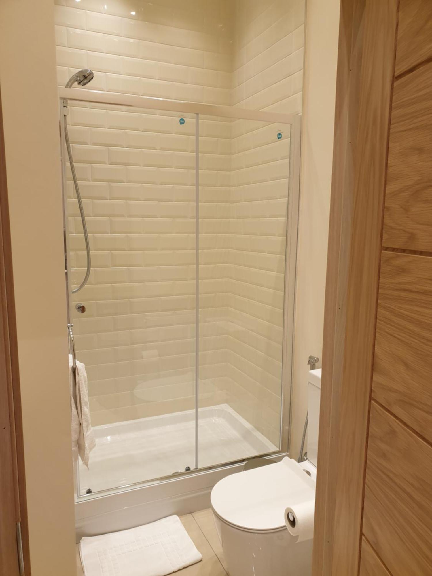 London Luxury Apartments 3 Bedroom Sleeps 8 With 3 Bathrooms 5 Mins Walk To Tube Station Free Parking Илфорд Екстериор снимка