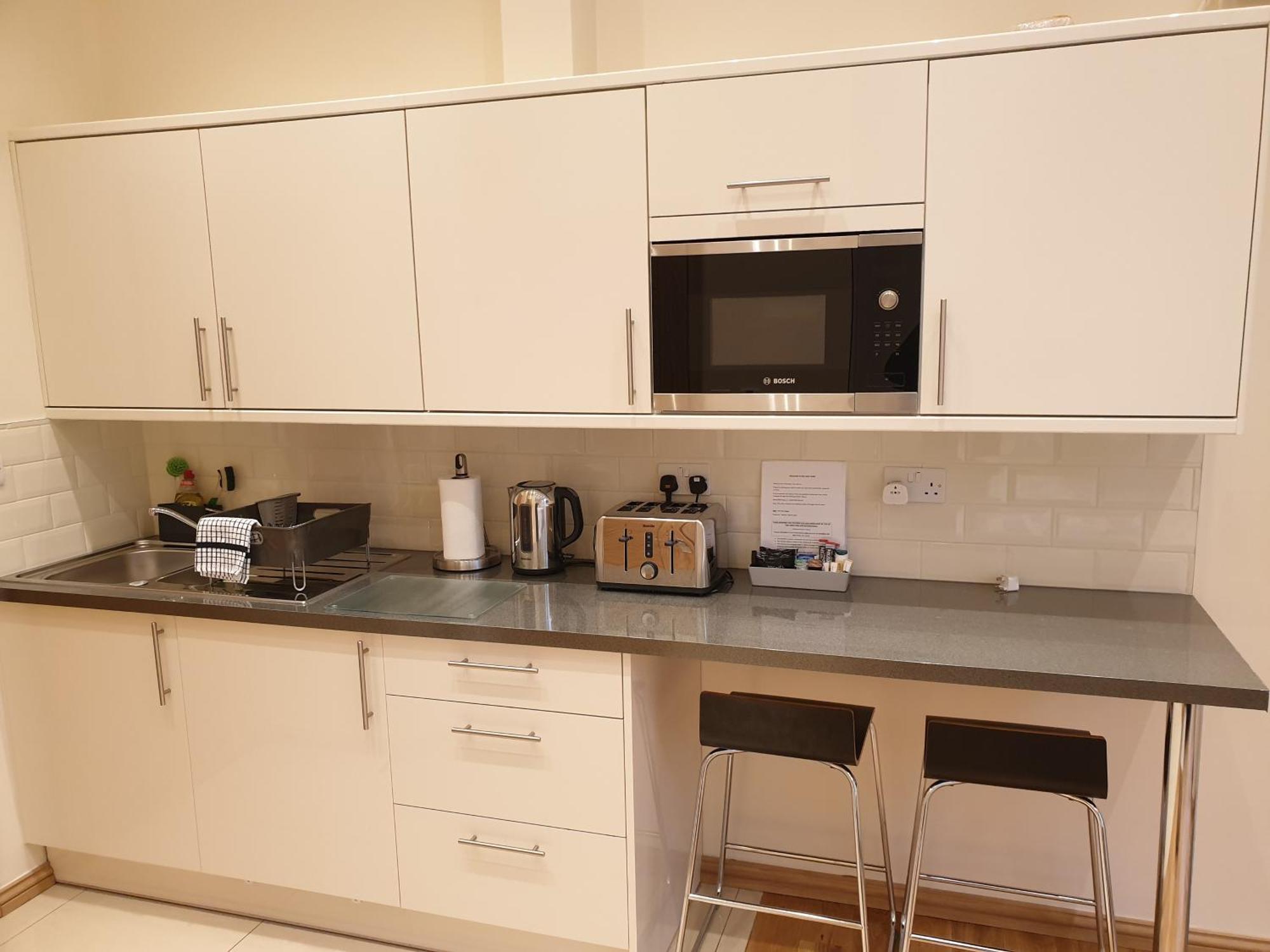 London Luxury Apartments 3 Bedroom Sleeps 8 With 3 Bathrooms 5 Mins Walk To Tube Station Free Parking Илфорд Екстериор снимка