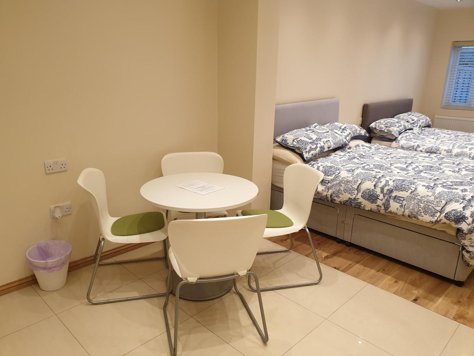 London Luxury Apartments 3 Bedroom Sleeps 8 With 3 Bathrooms 5 Mins Walk To Tube Station Free Parking Илфорд Екстериор снимка