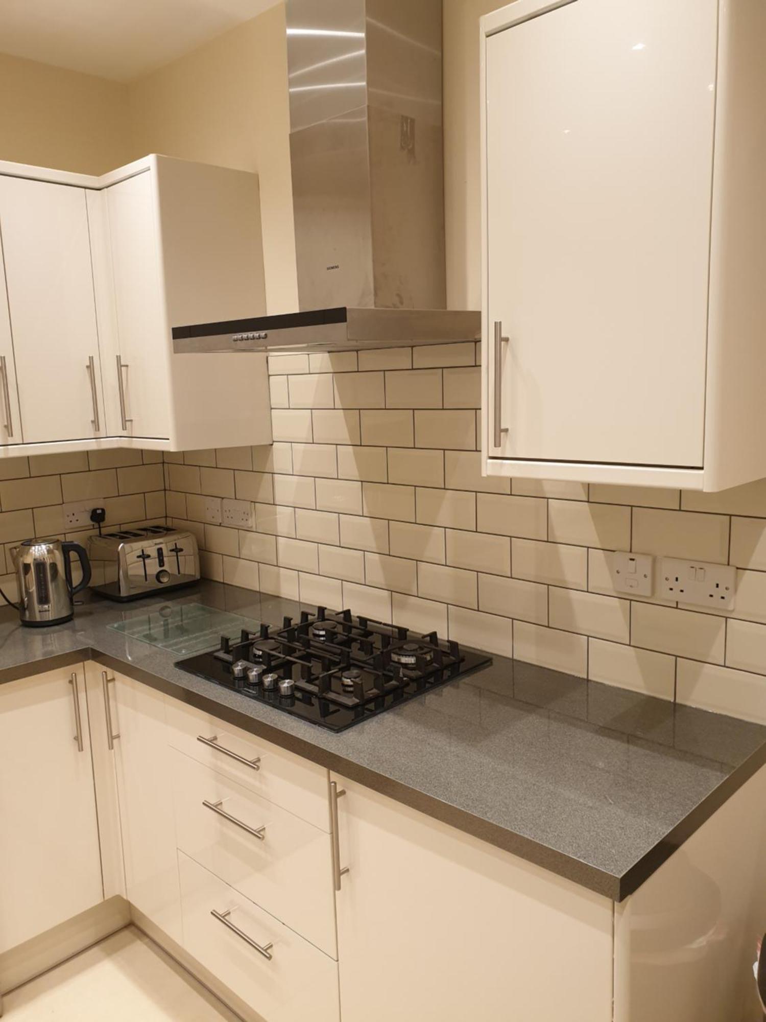 London Luxury Apartments 3 Bedroom Sleeps 8 With 3 Bathrooms 5 Mins Walk To Tube Station Free Parking Илфорд Екстериор снимка