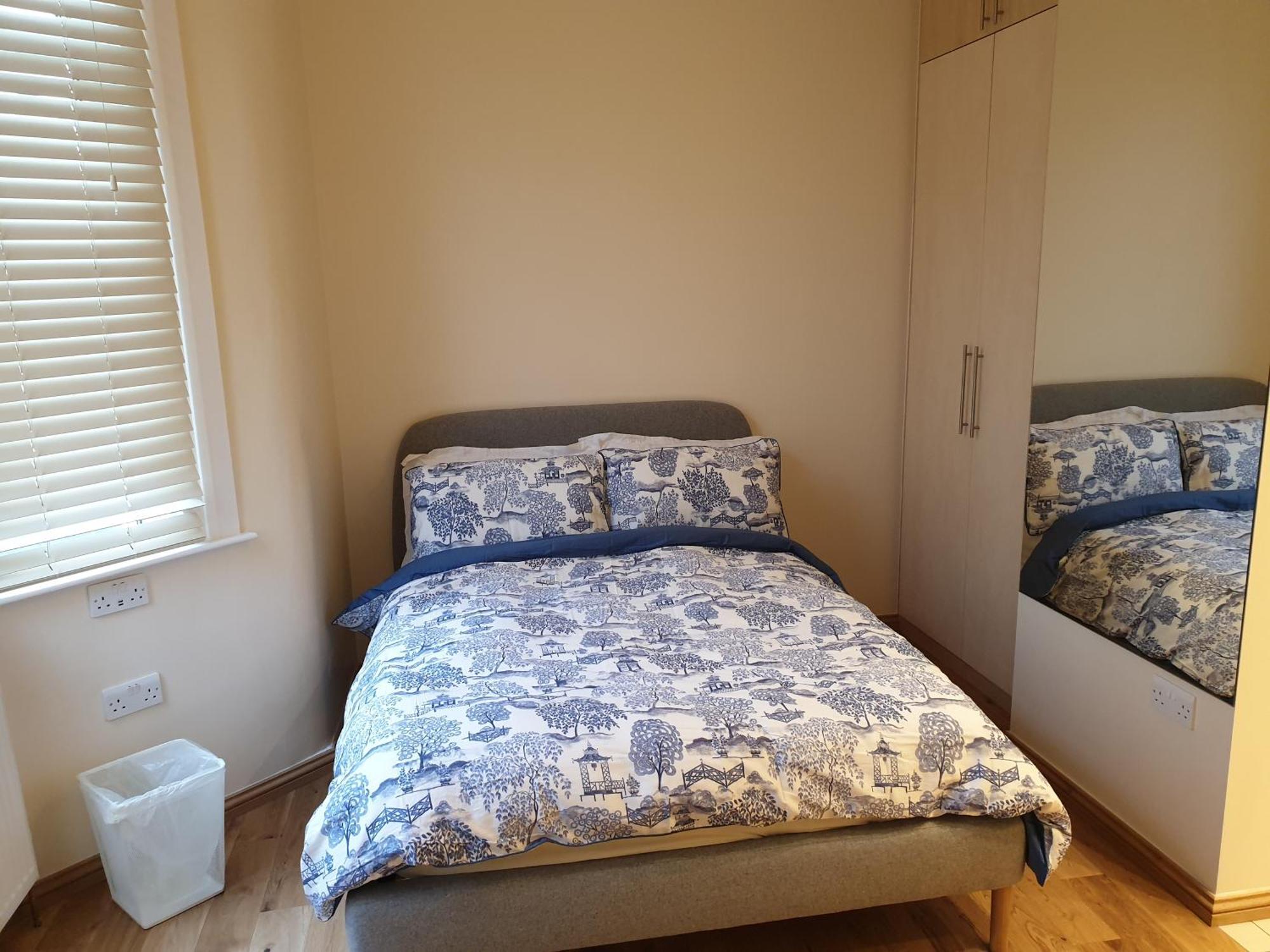 London Luxury Apartments 3 Bedroom Sleeps 8 With 3 Bathrooms 5 Mins Walk To Tube Station Free Parking Илфорд Екстериор снимка