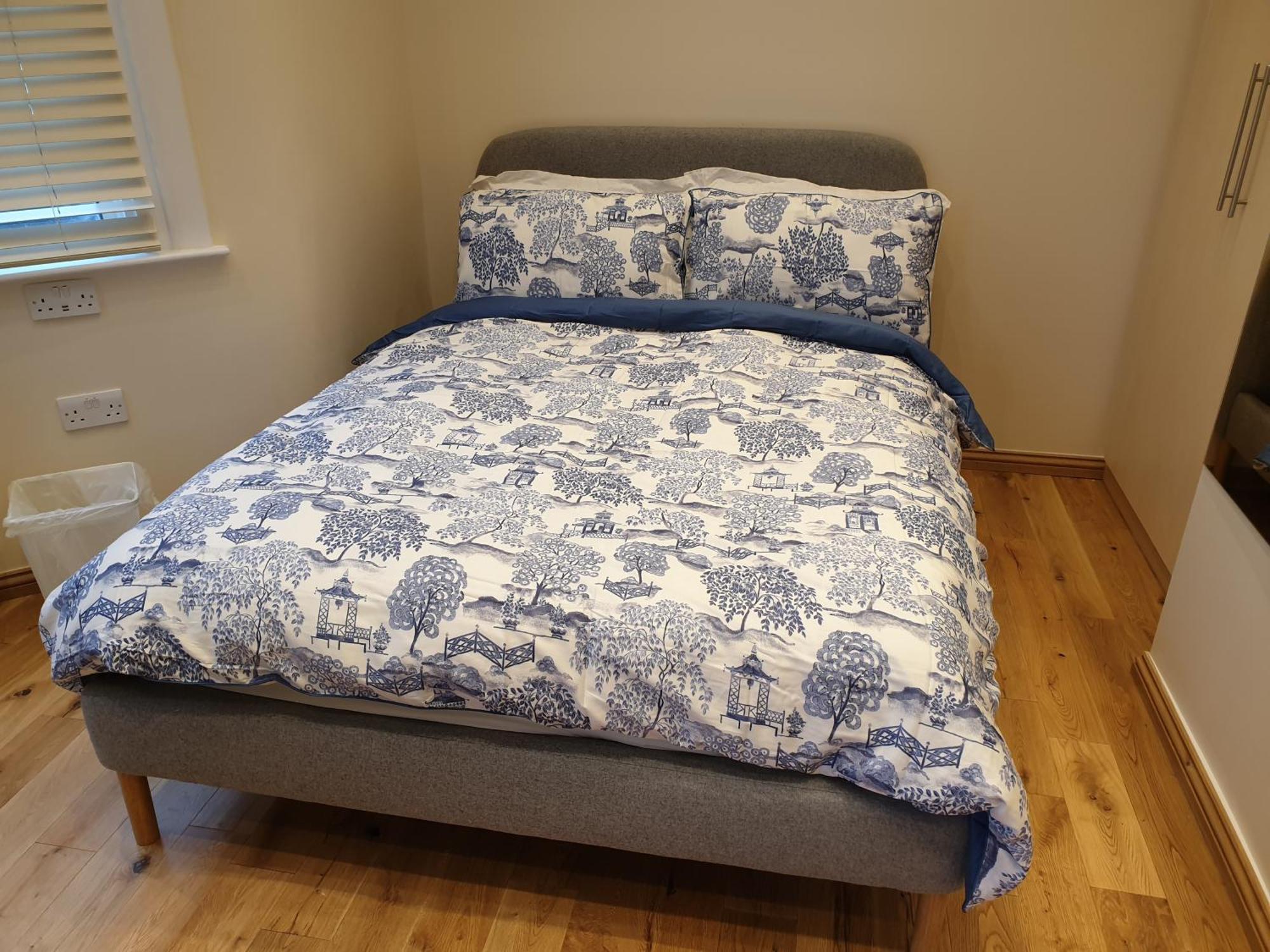 London Luxury Apartments 3 Bedroom Sleeps 8 With 3 Bathrooms 5 Mins Walk To Tube Station Free Parking Илфорд Екстериор снимка